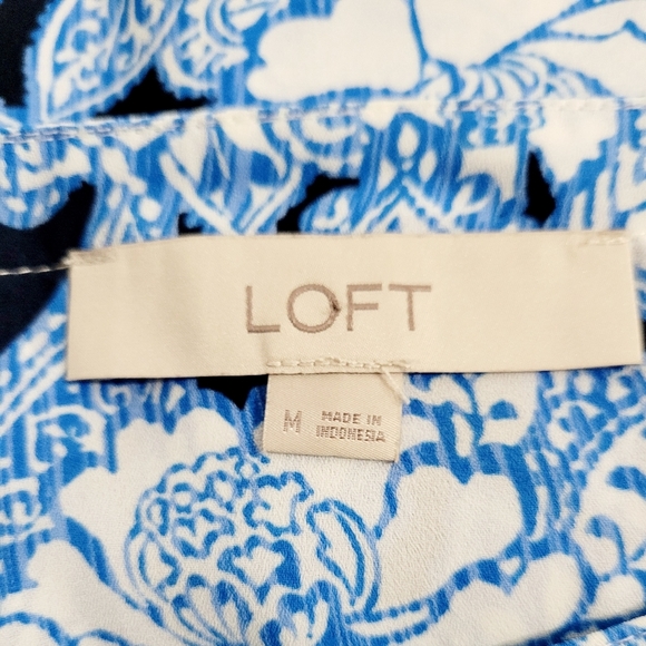 LOFT Floral Flutter Sleeve Blouse Top Woman's Size Medium - Picture 8 of 9